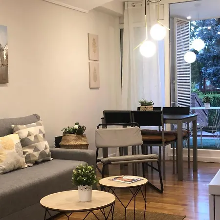 Castellana Jardin 1 Y 2 Parking Y Piscina Gratis!! *